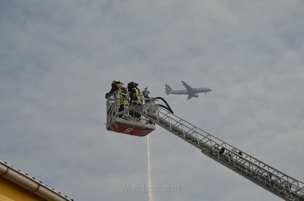 Grossfeuer Poco Lager Koeln Porz Gremberghoven Hansestr P850.jpg - Miklos Laubert